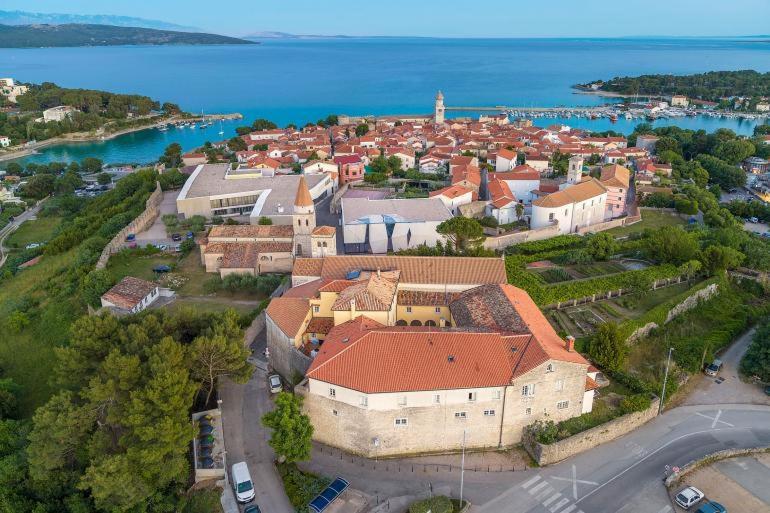 Deluxe New Apartments - Few Steps From The Beach - Luxury Holiday With Style - By Traveler Tourist Agency Krk Krk Town Esterno foto