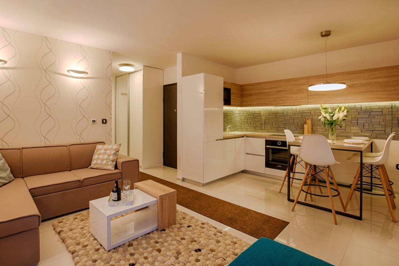 Deluxe New Apartments - Few Steps From The Beach - Luxury Holiday With Style - By Traveler Tourist Agency Krk Krk Town Esterno foto