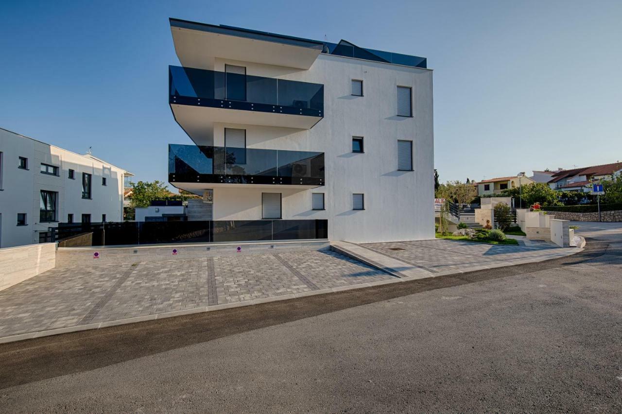 Deluxe New Apartments - Few Steps From The Beach - Luxury Holiday With Style - By Traveler Tourist Agency Krk Krk Town Esterno foto