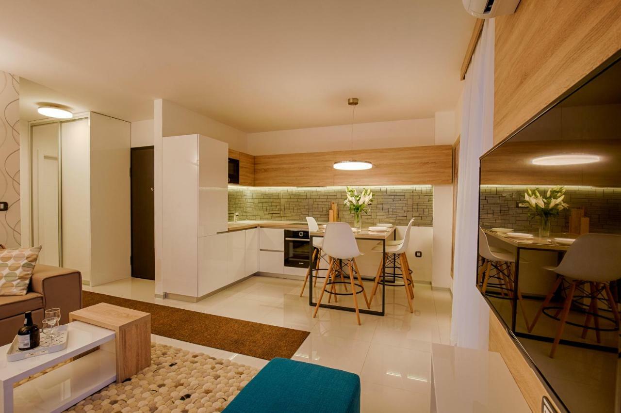 Deluxe New Apartments - Few Steps From The Beach - Luxury Holiday With Style - By Traveler Tourist Agency Krk Krk Town Esterno foto