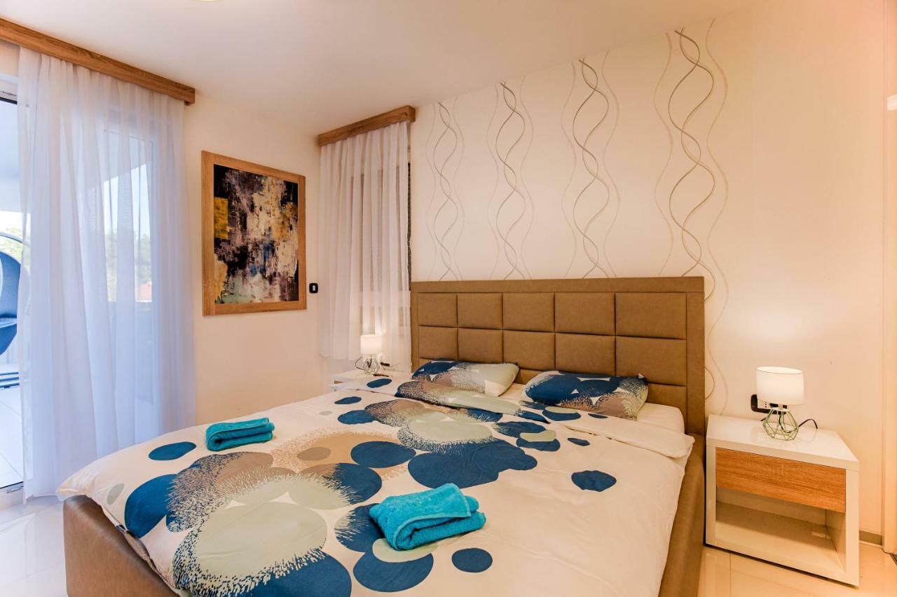 Deluxe New Apartments - Few Steps From The Beach - Luxury Holiday With Style - By Traveler Tourist Agency Krk Krk Town Esterno foto
