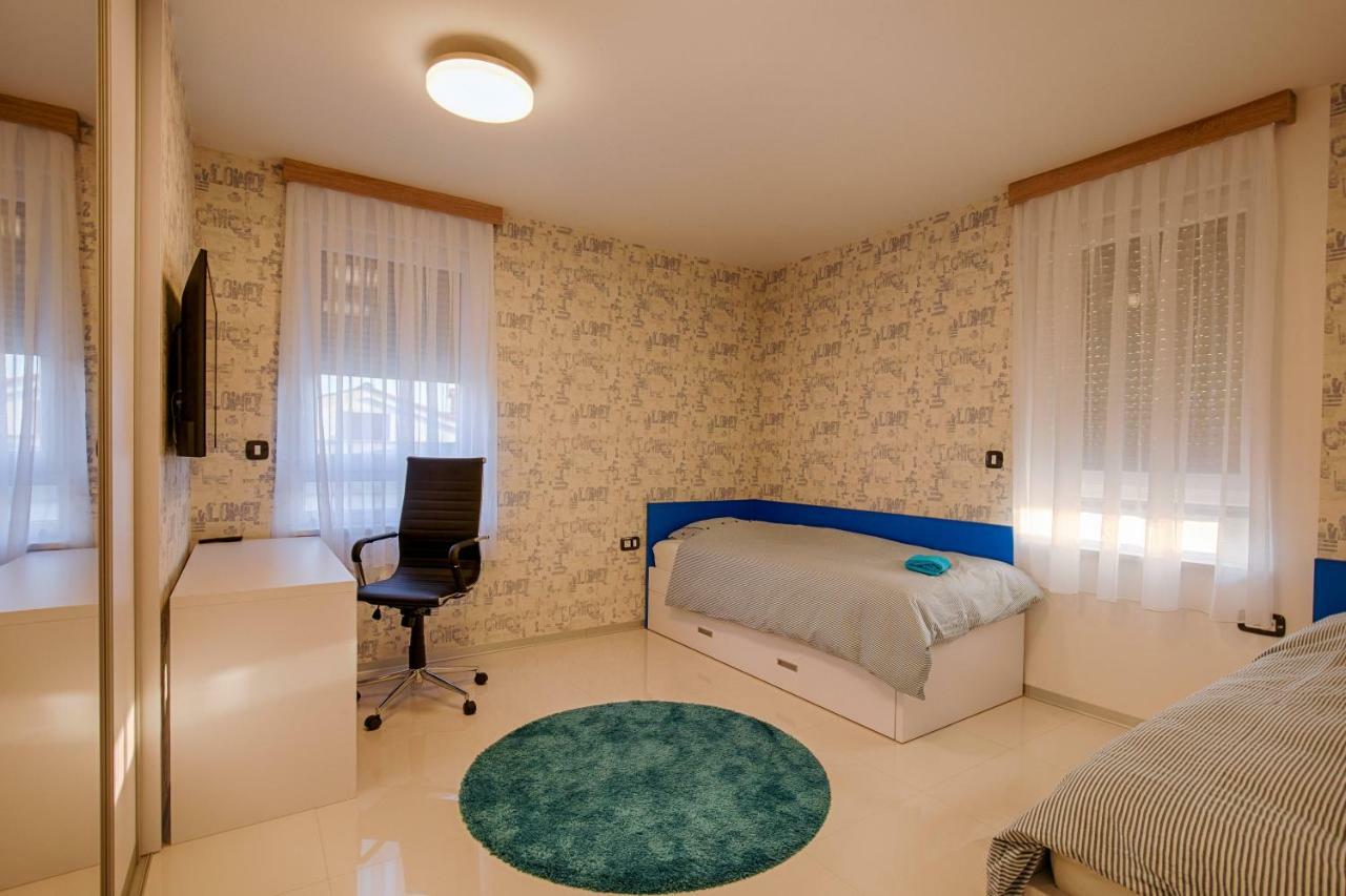 Deluxe New Apartments - Few Steps From The Beach - Luxury Holiday With Style - By Traveler Tourist Agency Krk Krk Town Esterno foto
