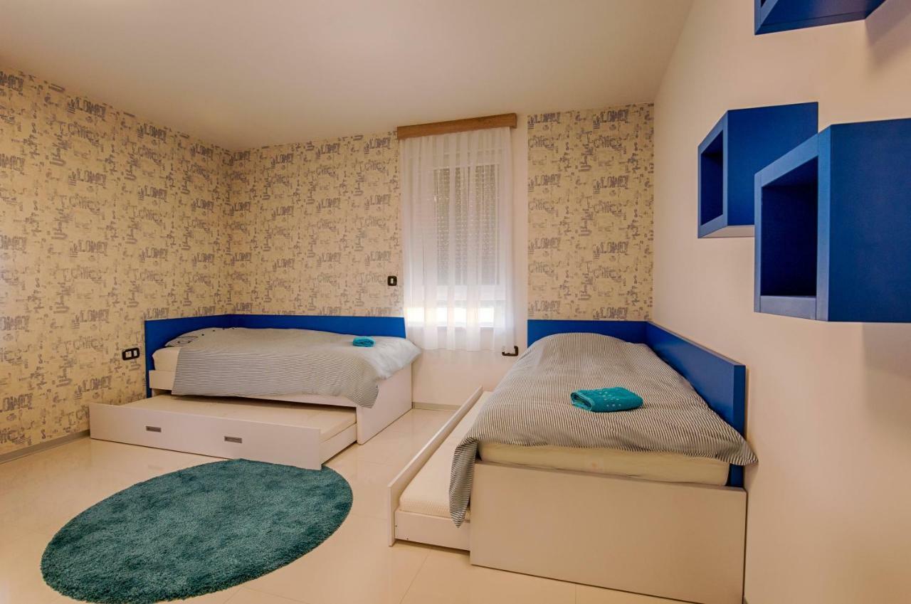 Deluxe New Apartments - Few Steps From The Beach - Luxury Holiday With Style - By Traveler Tourist Agency Krk Krk Town Esterno foto