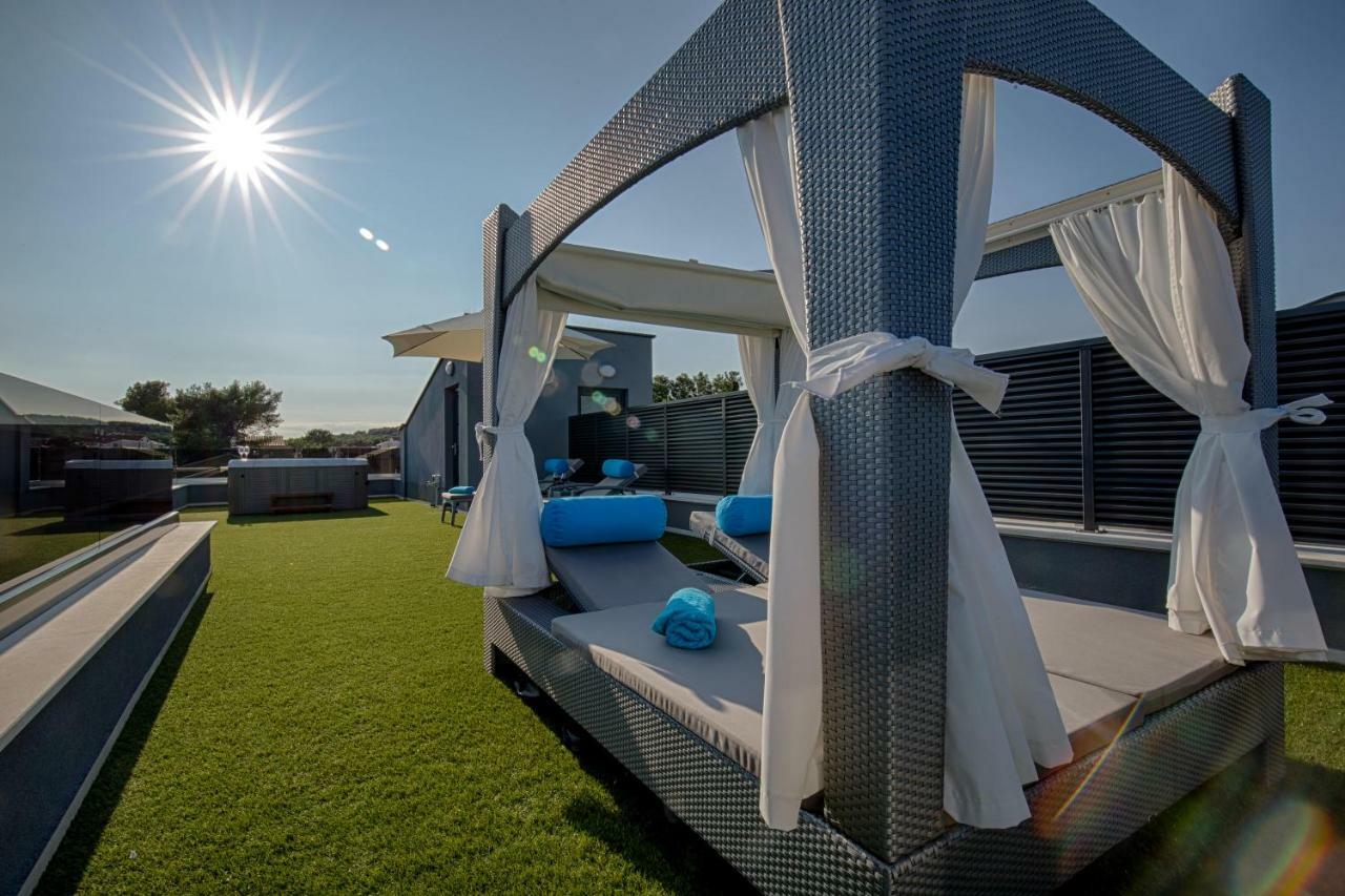 Deluxe New Apartments - Few Steps From The Beach - Luxury Holiday With Style - By Traveler Tourist Agency Krk Krk Town Esterno foto