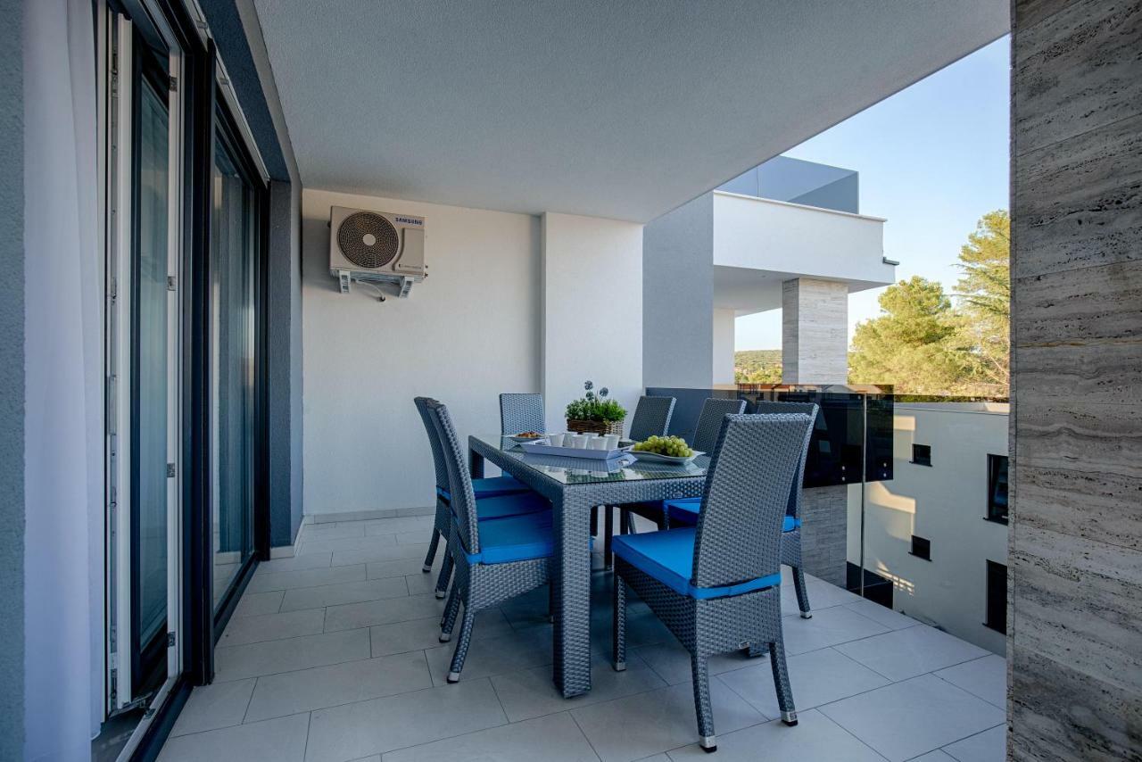 Deluxe New Apartments - Few Steps From The Beach - Luxury Holiday With Style - By Traveler Tourist Agency Krk Krk Town Esterno foto