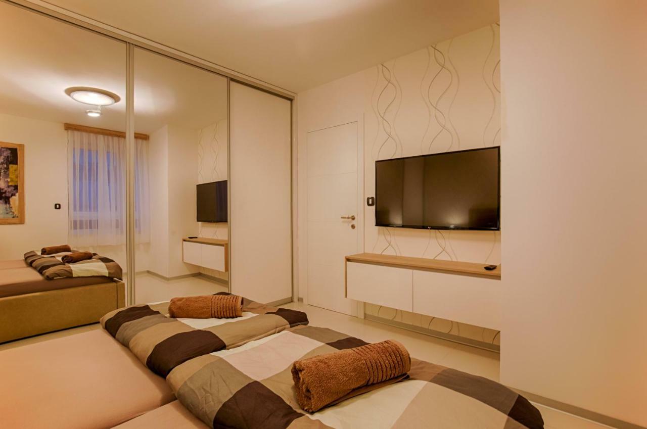 Deluxe New Apartments - Few Steps From The Beach - Luxury Holiday With Style - By Traveler Tourist Agency Krk Krk Town Esterno foto