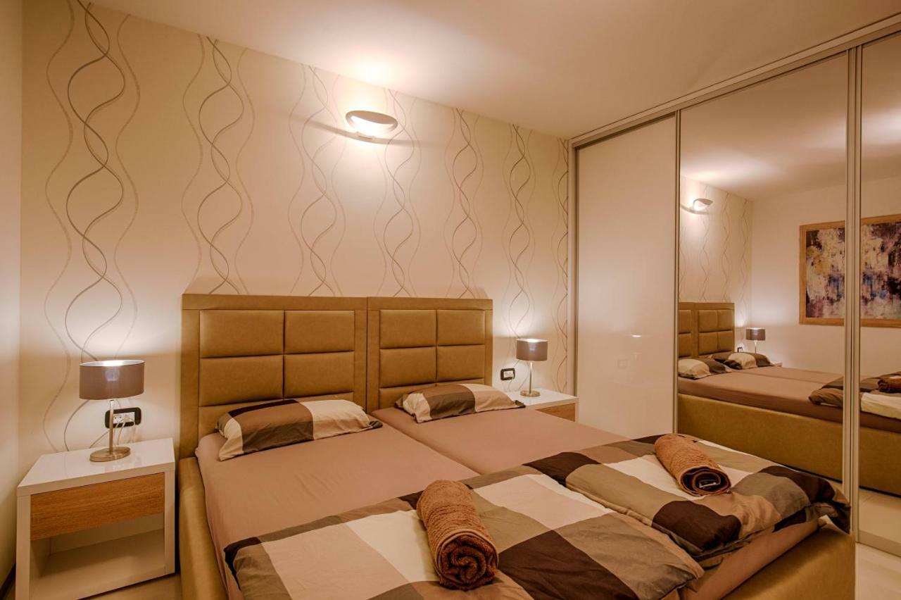 Deluxe New Apartments - Few Steps From The Beach - Luxury Holiday With Style - By Traveler Tourist Agency Krk Krk Town Esterno foto